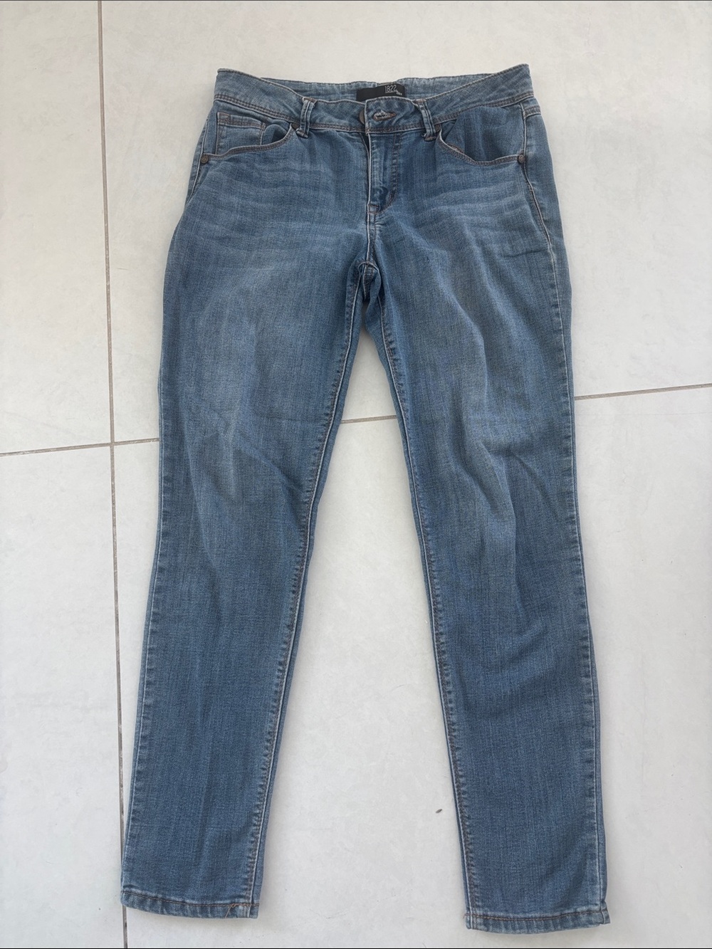 1822 Denim Women's Skinny Jeans in Medium Blue Wash